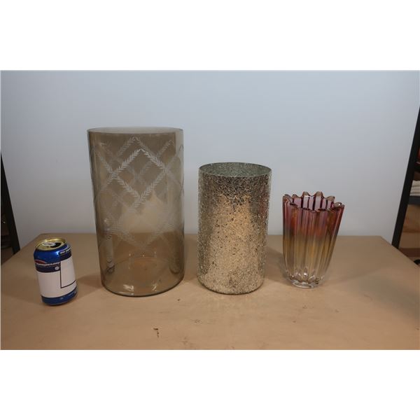 LOT DE 3 VASES ASST
