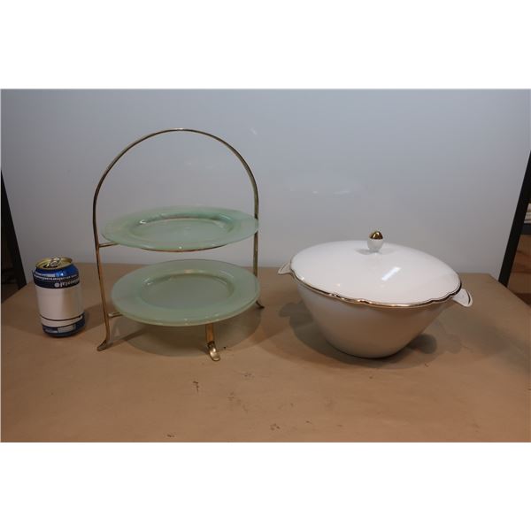 LOT DE 2 OBJETS DÉCORATIFS EN MÉTAL ASSORTIS