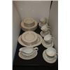 Image 1 : LOT DE 62pcs DE VAISSELLES