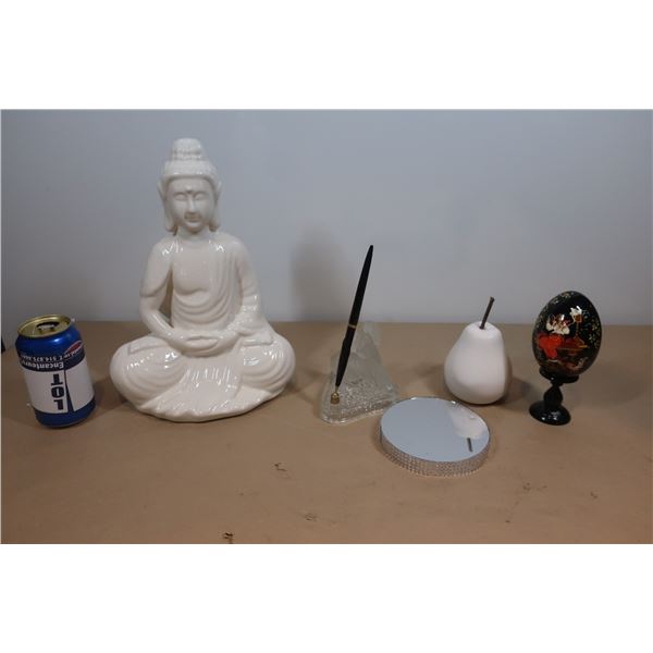 LOT DE 4 OBJETS DÉCORATIFS ASSORTIS