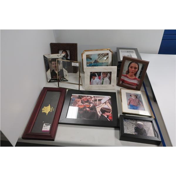 LOT DE 15 CADRES ASSORTIS