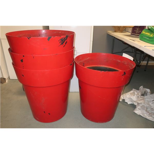 LOT DE 4 POTS EN PLASTIQUE 21"d.x23"h.