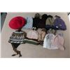 Image 1 : LOT DE 11 TUQUES ASST.