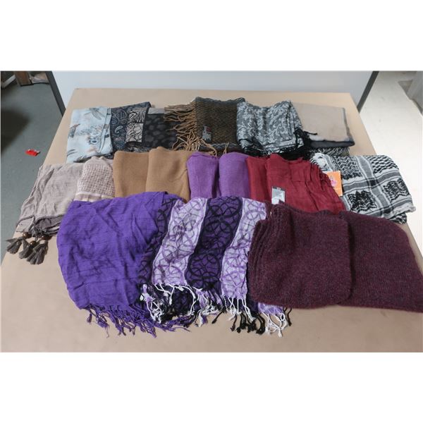 LOT DE 18 FOULARDS ASST.