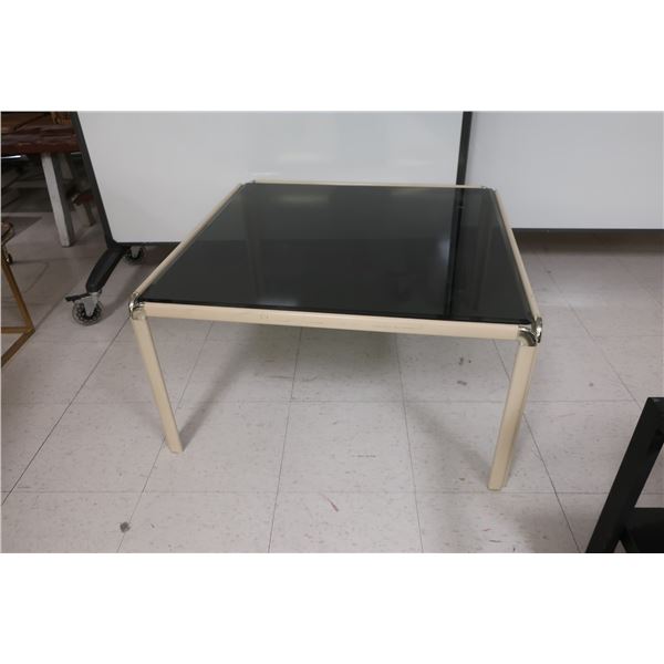 TABLE À CAFÉ VITRÉE 32 x32 x17 