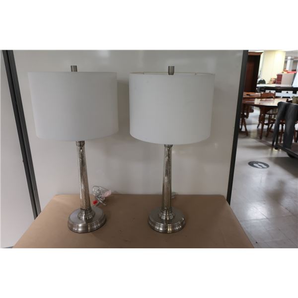 LAMPE DE TABLE