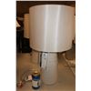 Image 2 : LAMPE DE TABLE