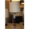 Image 2 : LAMPE DE TABLE