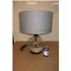 Image 1 : LAMPE DE TABLE