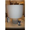 Image 2 : LAMPE DE TABLE