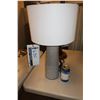 Image 2 : LAMPE DE TABLE