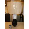 Image 2 : LAMPE DE TABLE