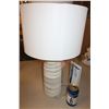 Image 2 : LAMPE DE TABLE