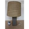 Image 1 : LAMPE DE TABLE