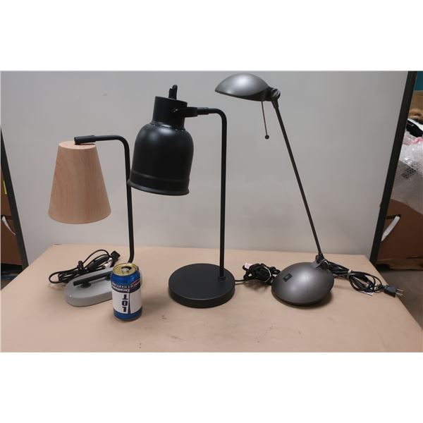 LOT DE 3 LAMPES DE BUREAU