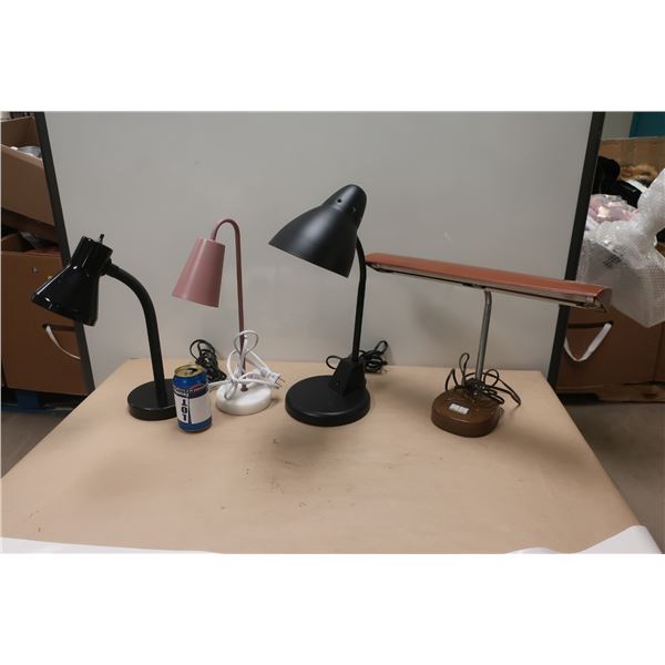 LOT DE 4 LAMPES DE BUREAU