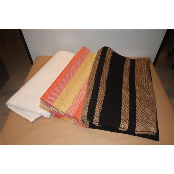 LOT DE 3 TAPIS ASST