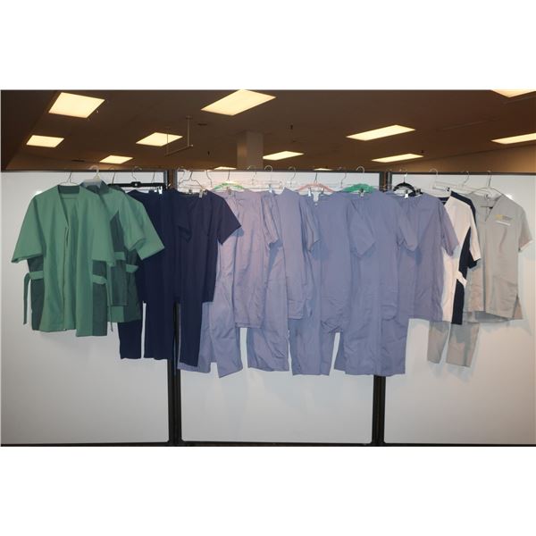 LOT DE 20 VÊTEMENTS D'HÔPITAL