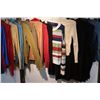 Image 3 : LOT DE 25 CHANDAILS POUR FEMMES