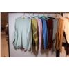 Image 2 : LOT DE 25 CHANDAILS POUR FEMMES