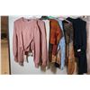 Image 2 : LOT DE 25 CHANDAILS POUR FEMMES