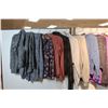 Image 2 : LOT DE 25 CHANDAILS POUR FEMMES
