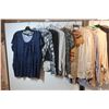 Image 2 : LOT DE 25 VÊTEMENTS POUR FEMMES