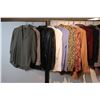 Image 2 : LOT DE 20 CHANDAILS/BLOUSSES POUR FEMMES