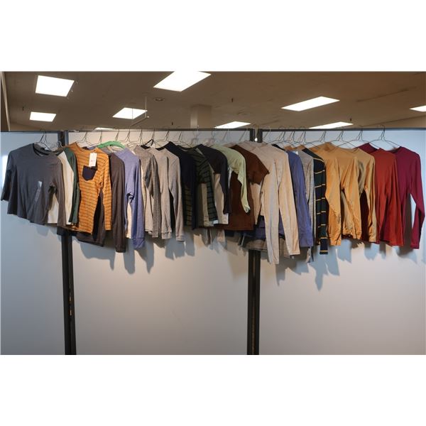 LOT DE 23 VÊTEMENTS POUR ENFANTS