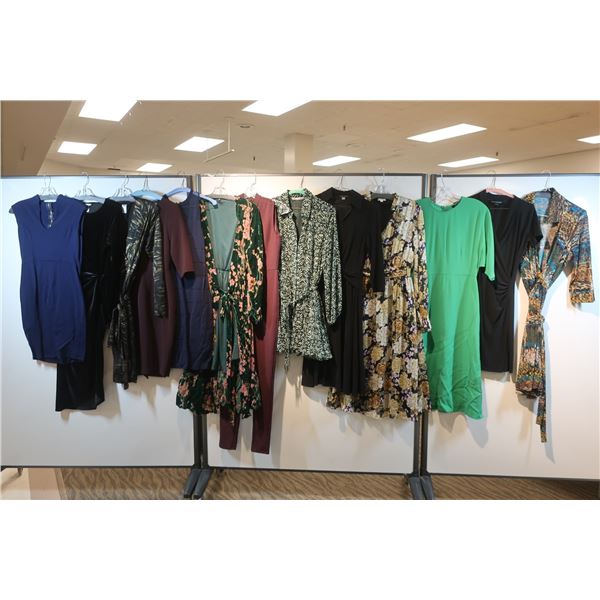 LOT DE 13 ROBES POUR FEMMES
