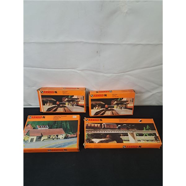 4 Boxes Trackside Structures- N Gauge