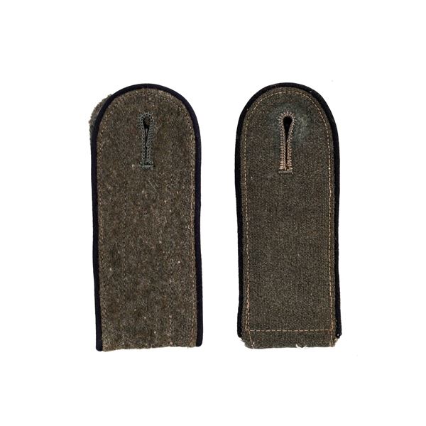 A PAIR OF WW2 GERMAN MANNSCHAFTEN ENLISTED MAN SHOULDER BOARDS