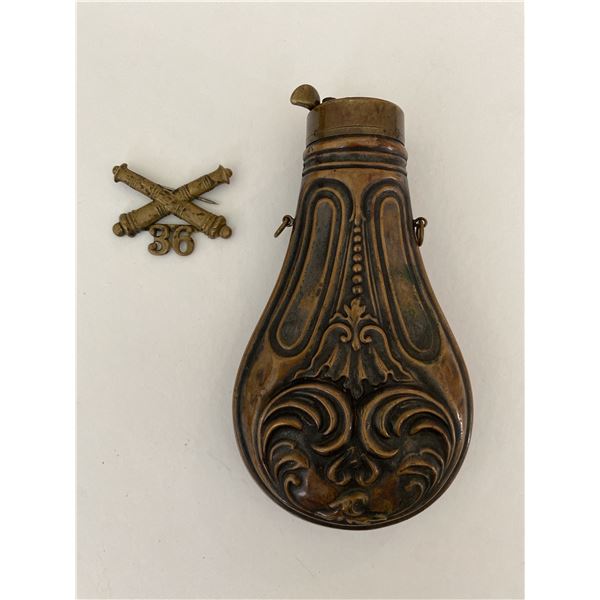 Civil War Union Arm gun powder horn flask and infantry uniform pin