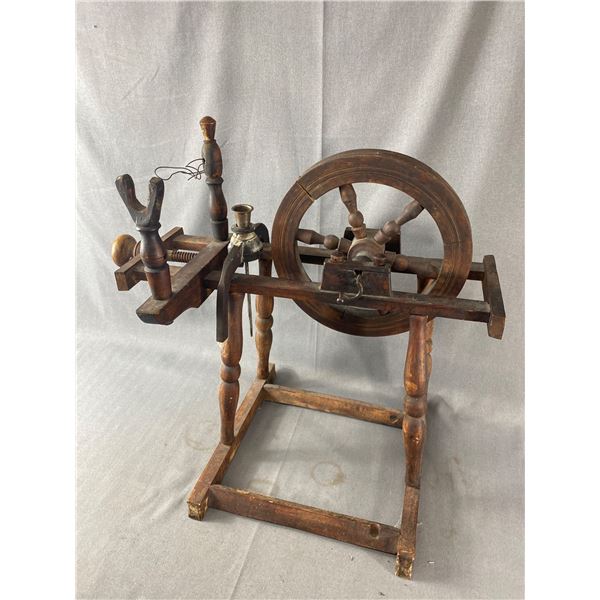 Vintage Wood Spinning Wheel. Approx. 25  L x 23  H. Nice Piece!