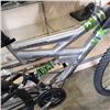 Image 2 : GREY VERTICAL BIKE