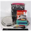 Image 1 : LOT OF KITCHEN ITEMS INCL. CLIPS, CANISTER & MORE