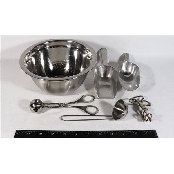 LOT OF KITCHEN TOOLS