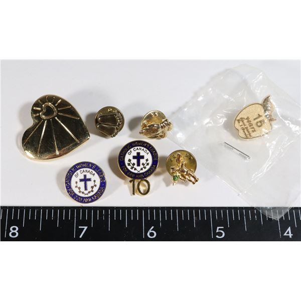 COLLECTION OF VINTAGE BROOCHES/ PINS, MOST