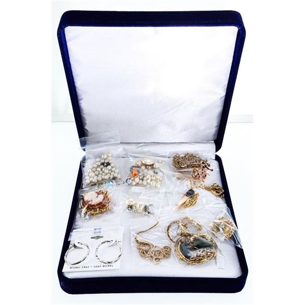 Lot Mixed Vintage & Estate Jewellery - Blue Case