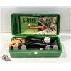 Image 1 : VINTAGE SINGER BUTTONHOLER