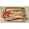 Image 1 : FLAT OF TOOLS, 3 HAMMERS, HACKSAW, 2 DRIVERS