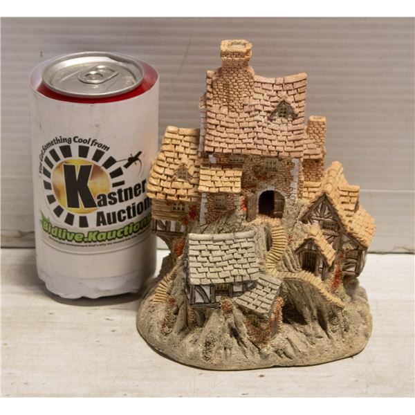 DAVID WINTER COLLECTABLE COTTAGE: THE HOUSE ON