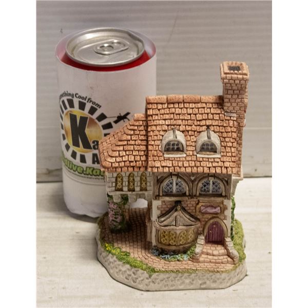 DAVID WINTER COLLECTABLE COTTAGE: SWEET DREAMS