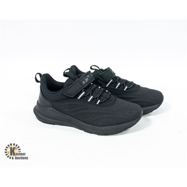 NEW DREAM PAIRS SIZE 4 BLACK RUNNING SHOES