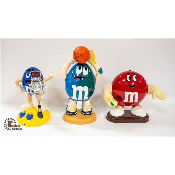 FLAT OF VARIOUS VINTAGE M&M'S COLLECTIBLES