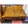 Image 1 : VINTAGE COFFEE TABLE 40" X 40" X 15"