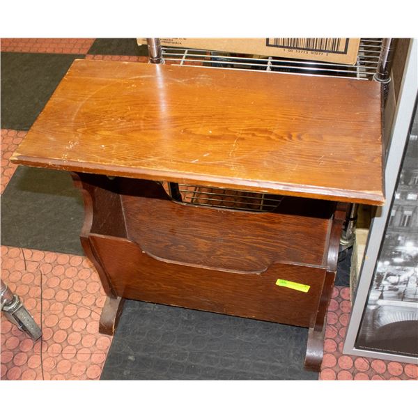 WOODEN MAGAZINE STAND/TABLE
