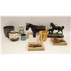 Image 1 : FLAT OF HOUSEHOLD DECOR INCLUDING HORSE THEMED,