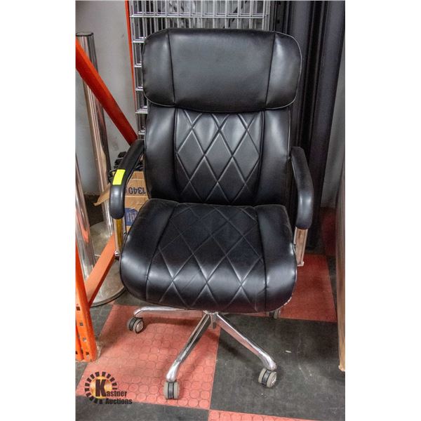 BLACK ROLLING OFFICE CHAIR