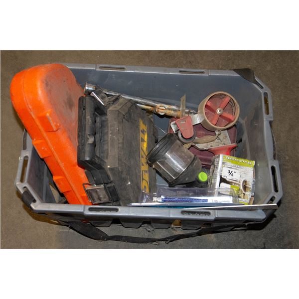 TOTE WITH VARIOUS CONTENTS